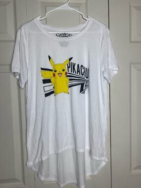 Pokemon Pikachu Women's Short Sleeve Crew Neck Shirt White Size XXL Hi Low Hem